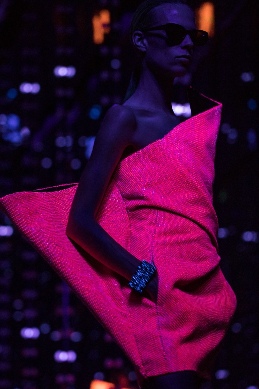 夜巴黎下的圣罗兰绝美